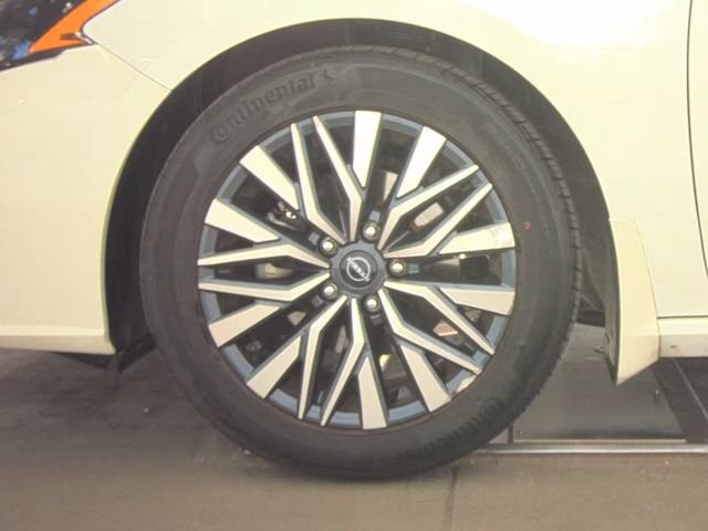 Used 2023 Nissan Altima 2.5 SV FWD image 3