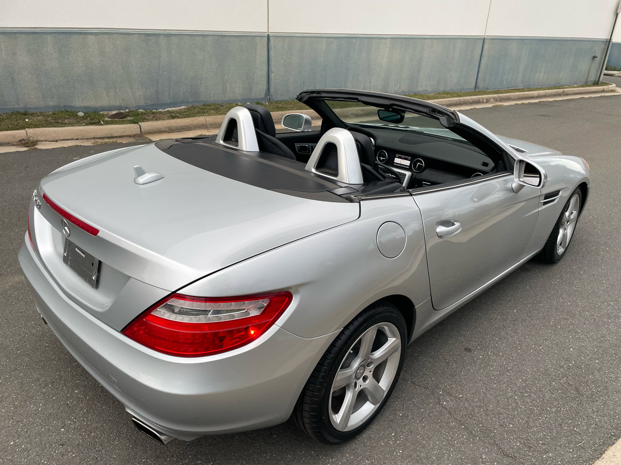 Used 2013 Mercedes-Benz SLK 250 image 4