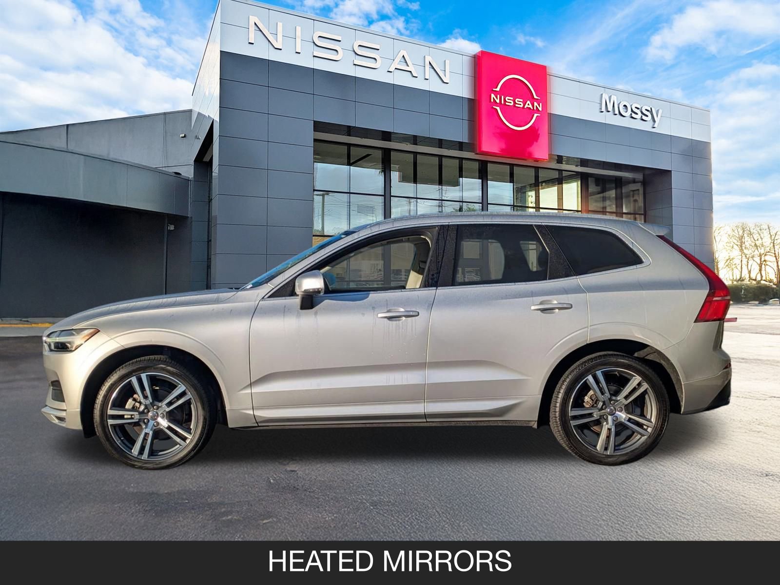 Used 2021 Volvo XC60 T5 Momentum image 5