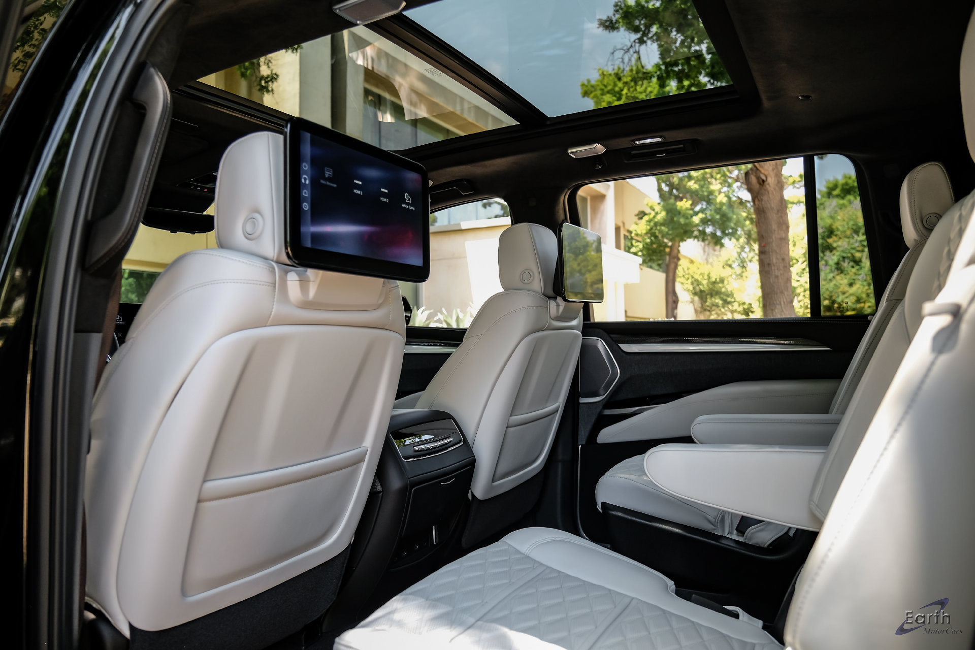 Used 2026 Cadillac Escalade ESV V w/ LPO, ONYX Package AWD/4WD image 84