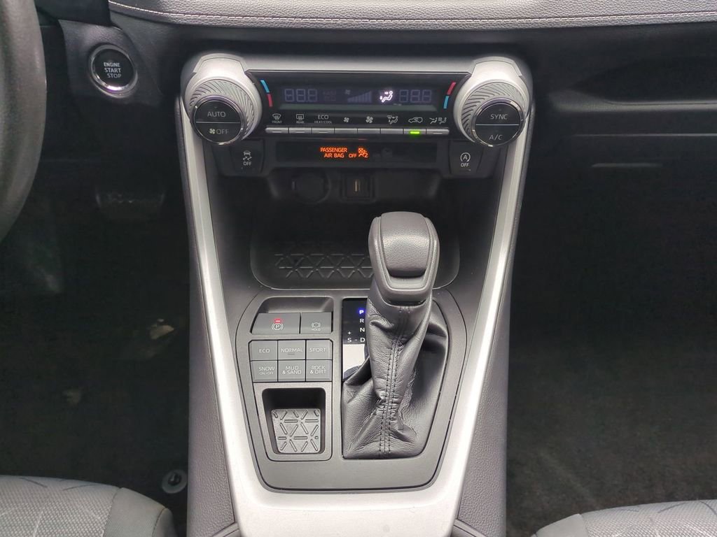 Used 2021 Toyota RAV4 XLE image 19