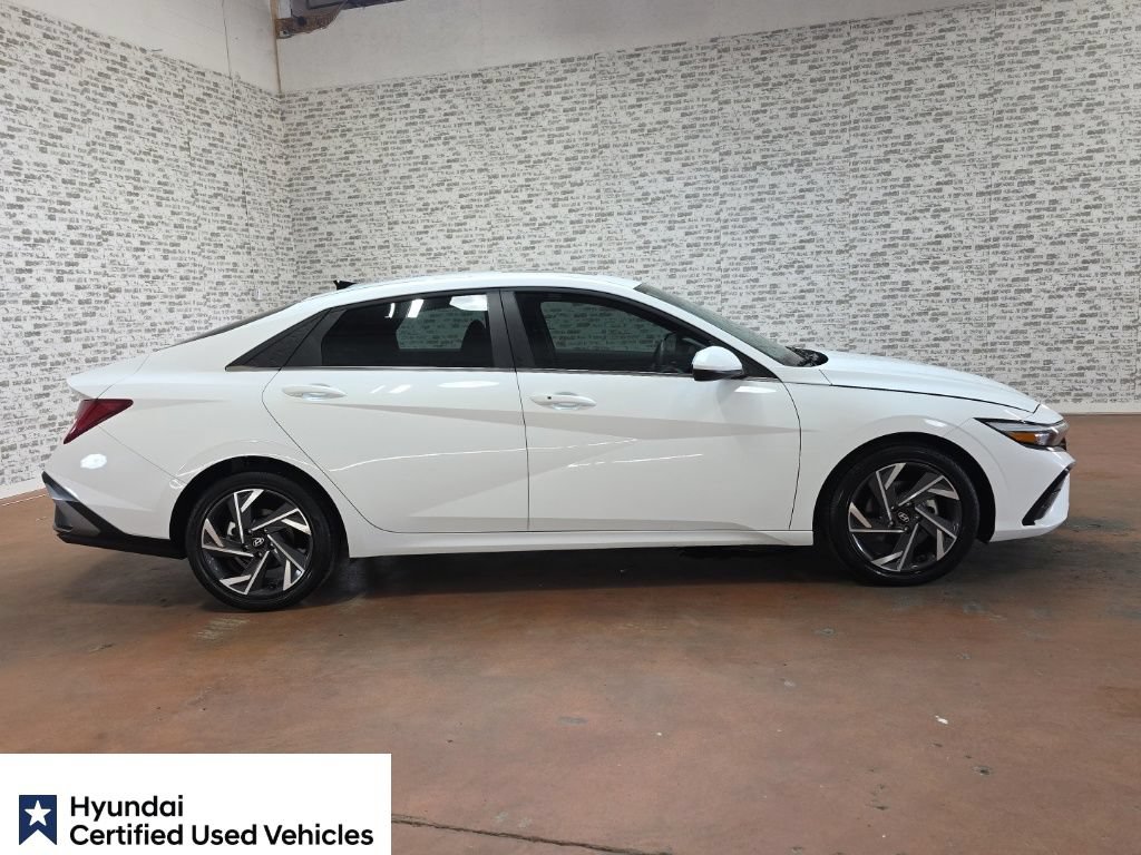 Used 2025 Hyundai Elantra SEL FWD image 6