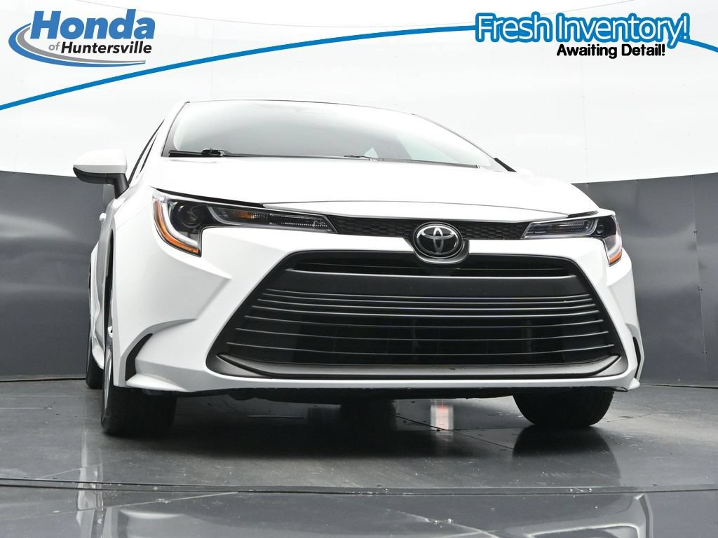 Used 2025 Toyota Corolla LE w/ Convenience Package FWD image 30