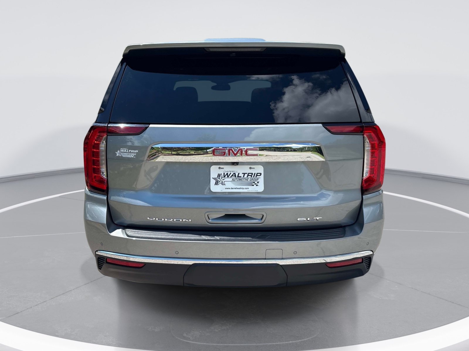 Used 2023 GMC Yukon SLT AWD/4WD image 7
