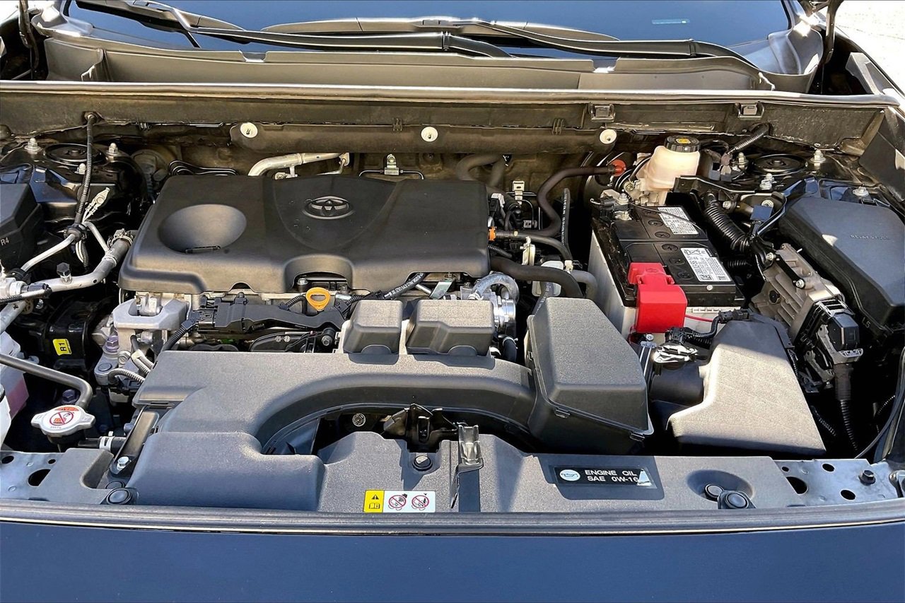 Used 2022 Toyota RAV4 XLE Premium image 36