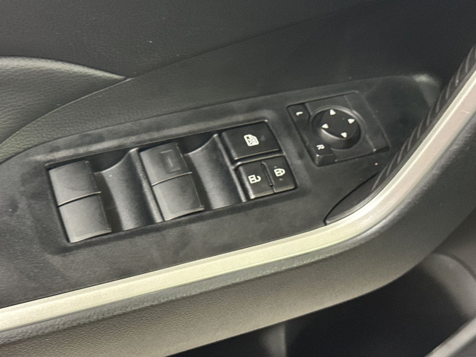 Used 2024 Toyota RAV4 LE AWD/4WD image 27