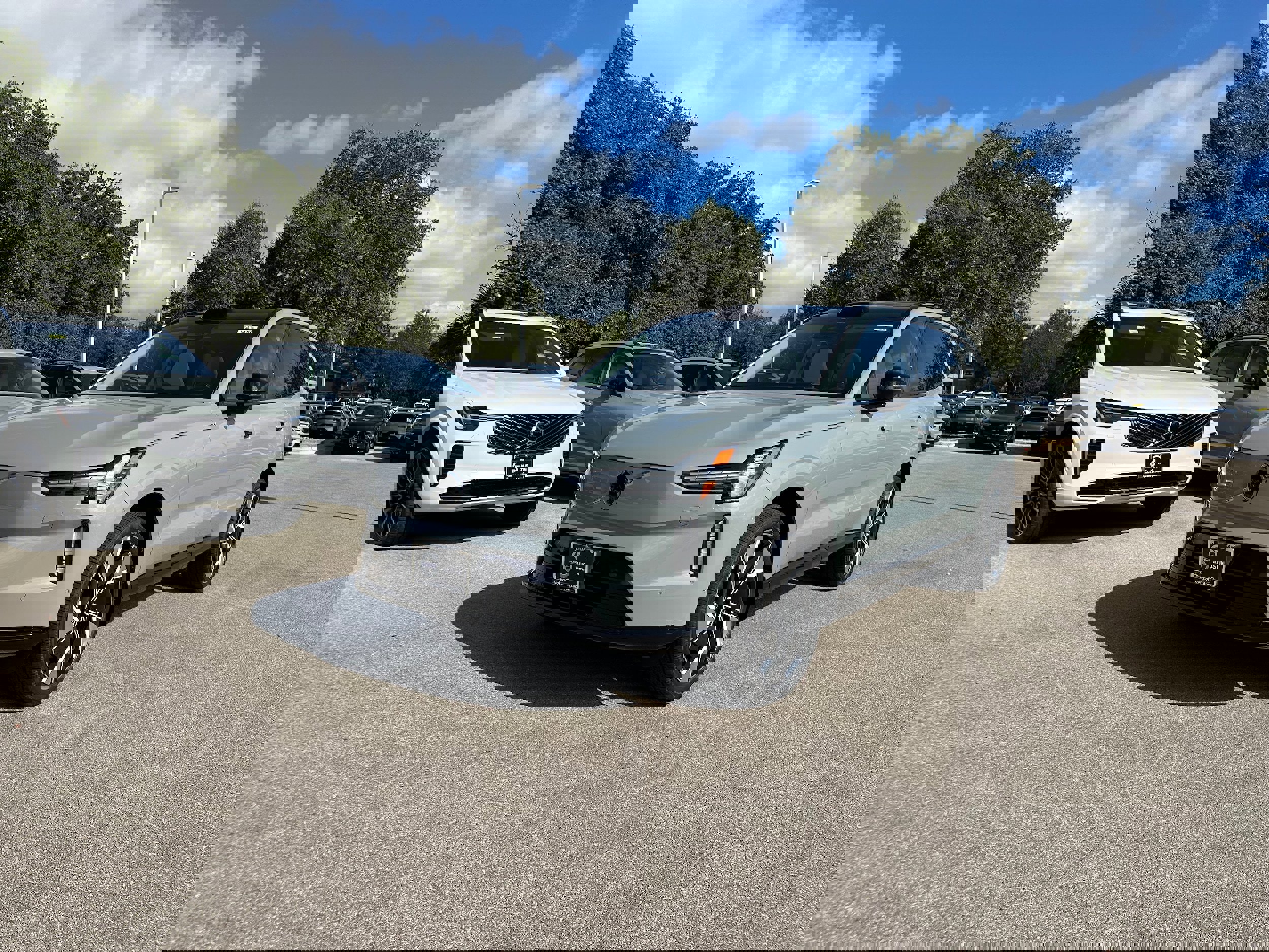 New 2025 Volvo EX90 Plus image 2