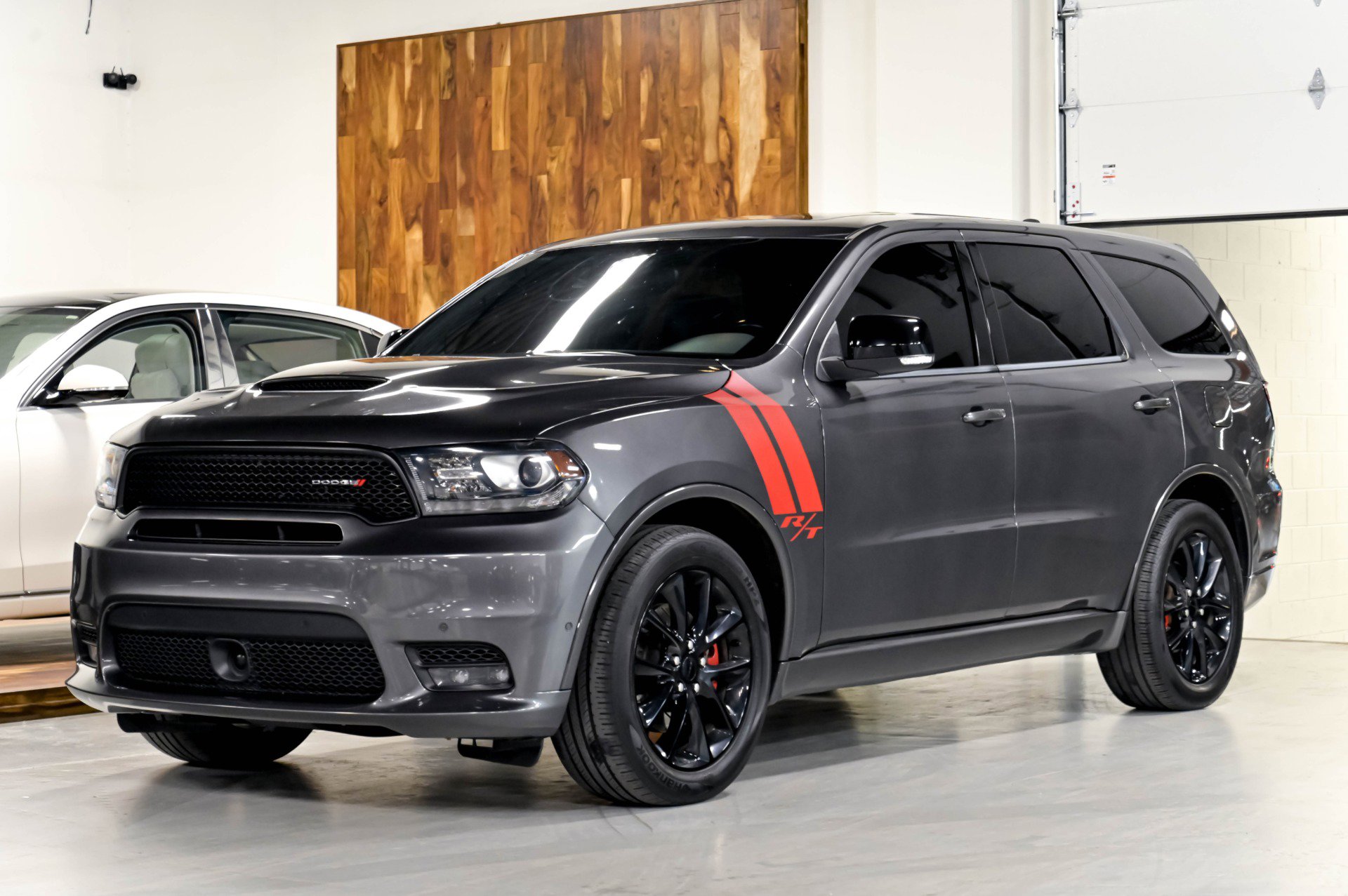 Used 2018 Dodge Durango R/T w/ Technology Group AWD/4WD image 2