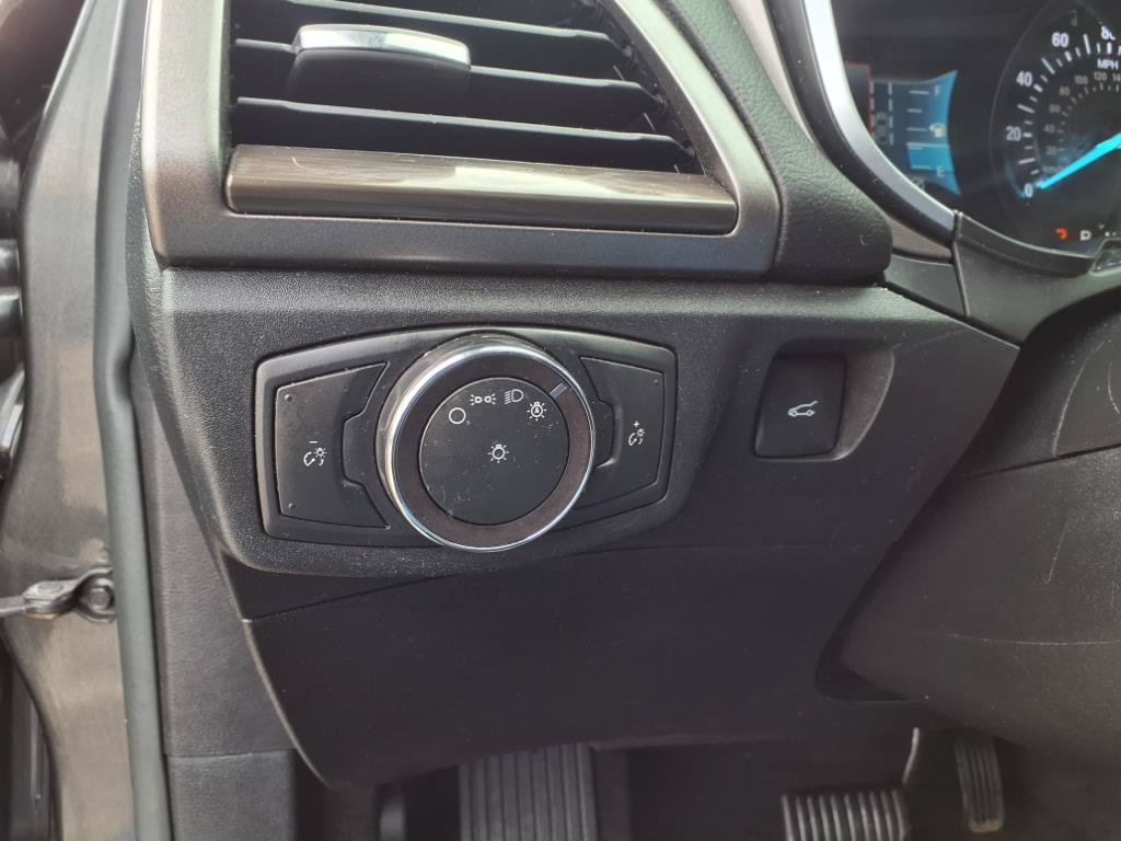 Used 2019 Ford Fusion SEL FWD image 13