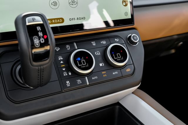New 2026 Land Rover Defender 110 S AWD/4WD image 32