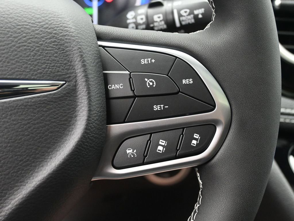 New 2026 Chrysler Pacifica Select image 10