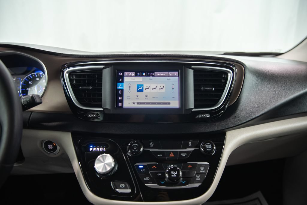 Used 2023 Chrysler Voyager LX FWD image 27