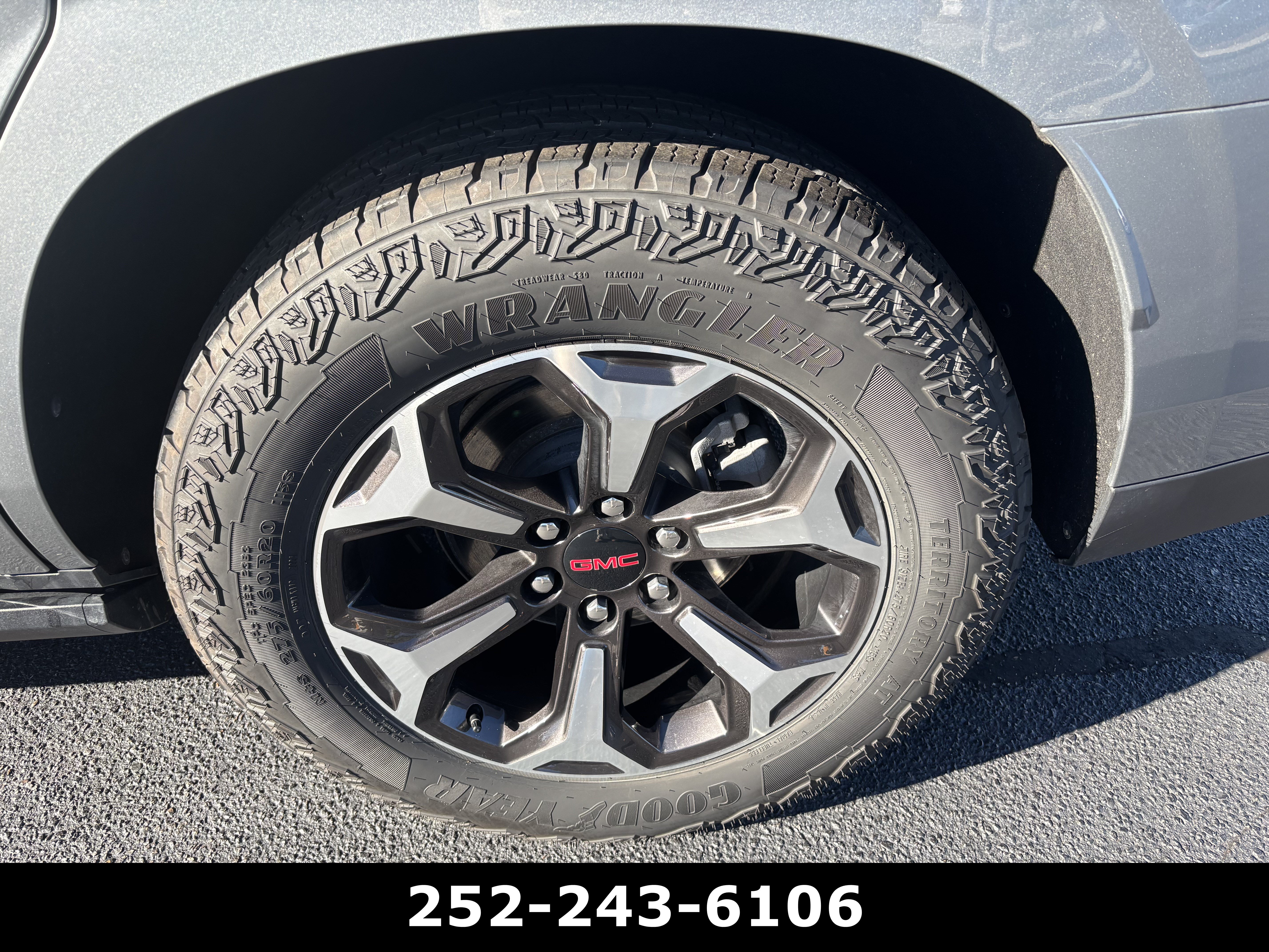 Used 2025 GMC Yukon AT4 Ultimate AWD/4WD image 5