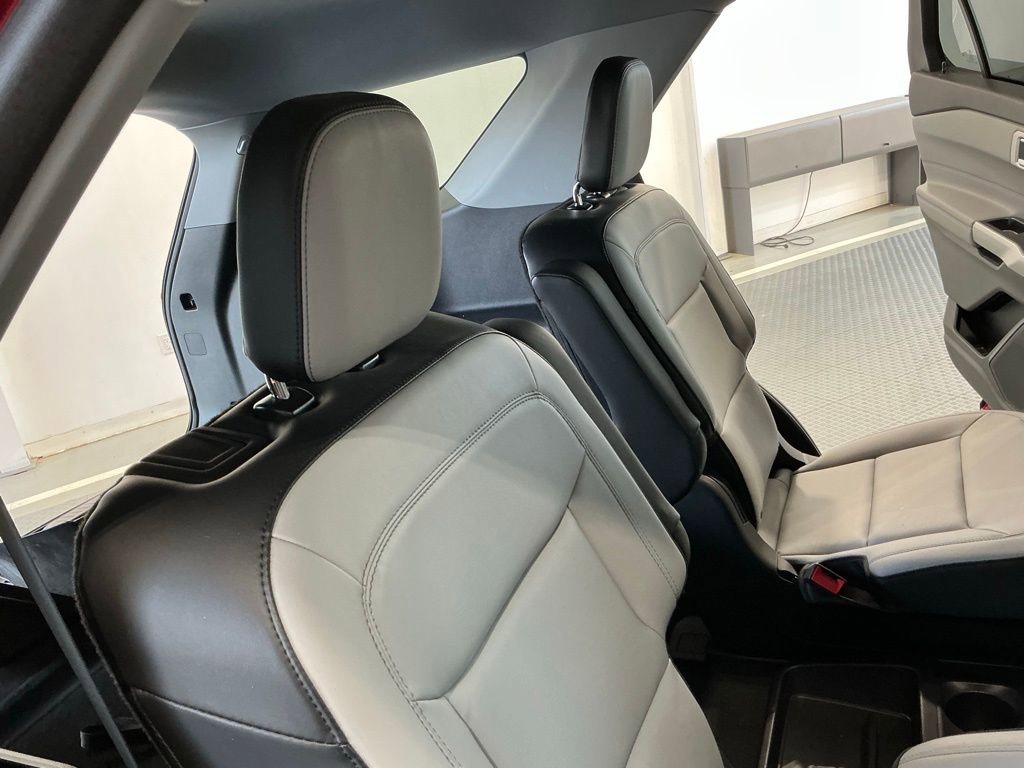 Used 2021 Ford Explorer XLT w/ Equipment Group 202A image 17