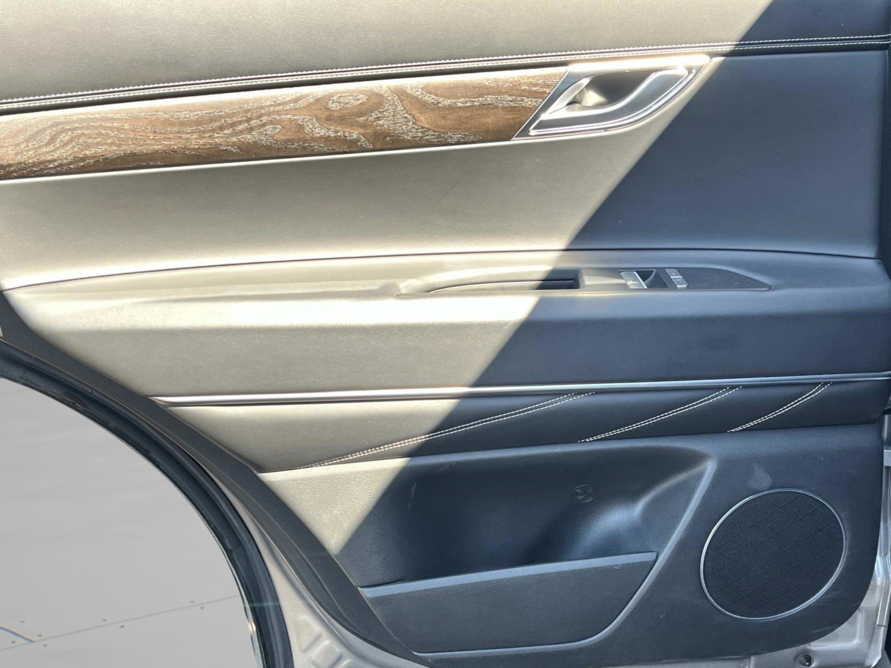 Used 2024 Genesis GV80 2.5T image 18