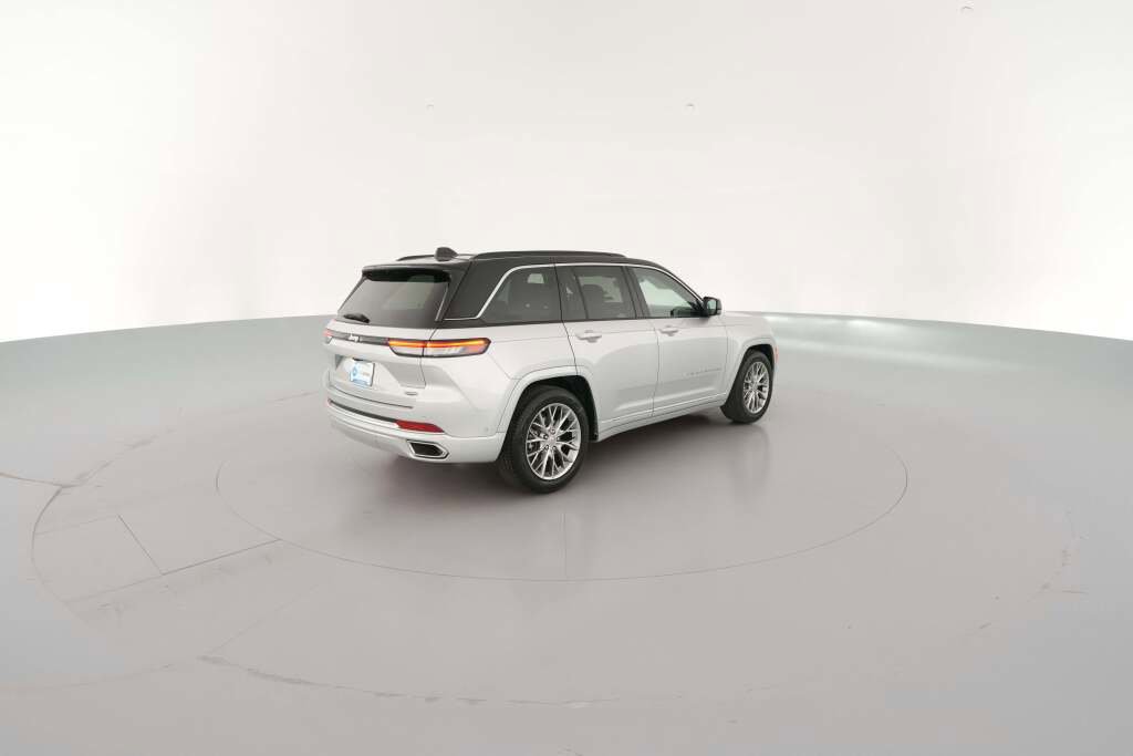 New 2025 Jeep Grand Cherokee Summit w/ Luxury Tech Group V image 12