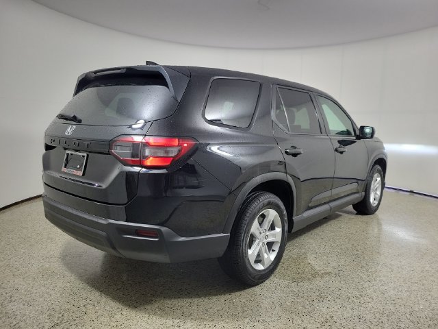 Used 2023 Honda Pilot LX image 5
