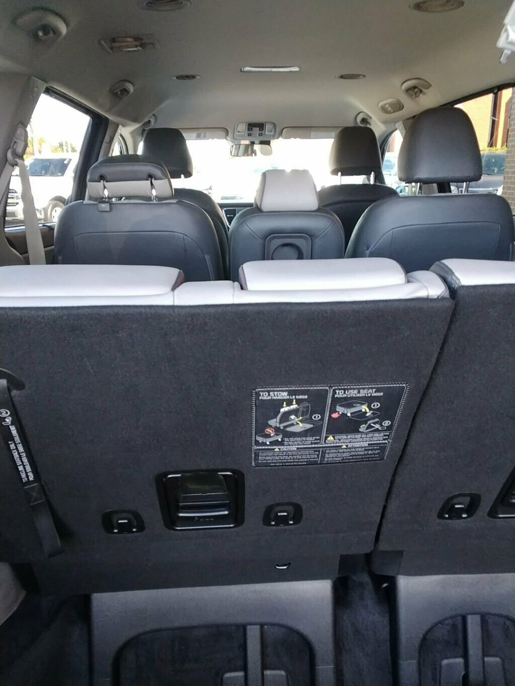 Used 2018 Kia Sedona LX w/ LX Essentials Premium Package image 11