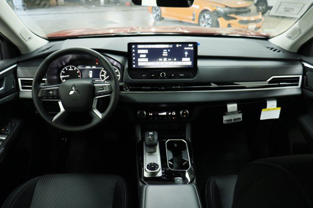 New 2026 Mitsubishi Outlander ES FWD image 19