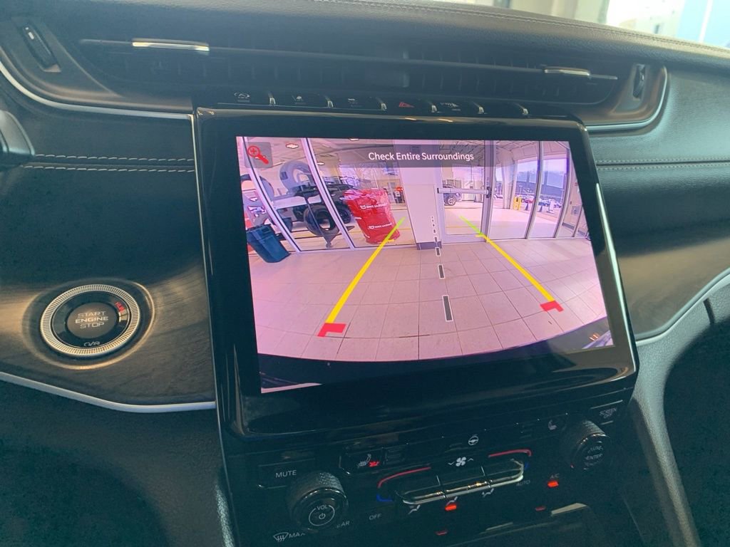 Used 2023 Jeep Grand Cherokee Limited image 7