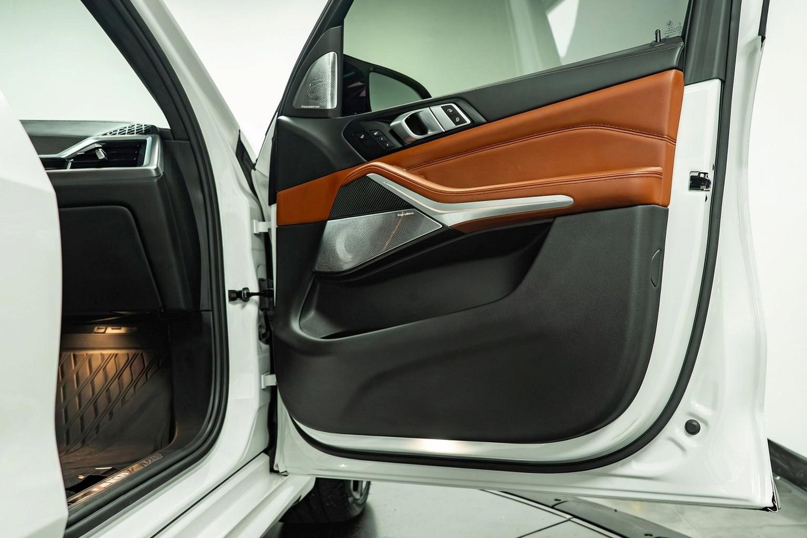 Used 2023 BMW X7 M60i w/ Executive Package image 17