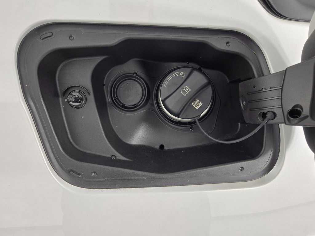 New 2026 BMW 750e xDrive image 23