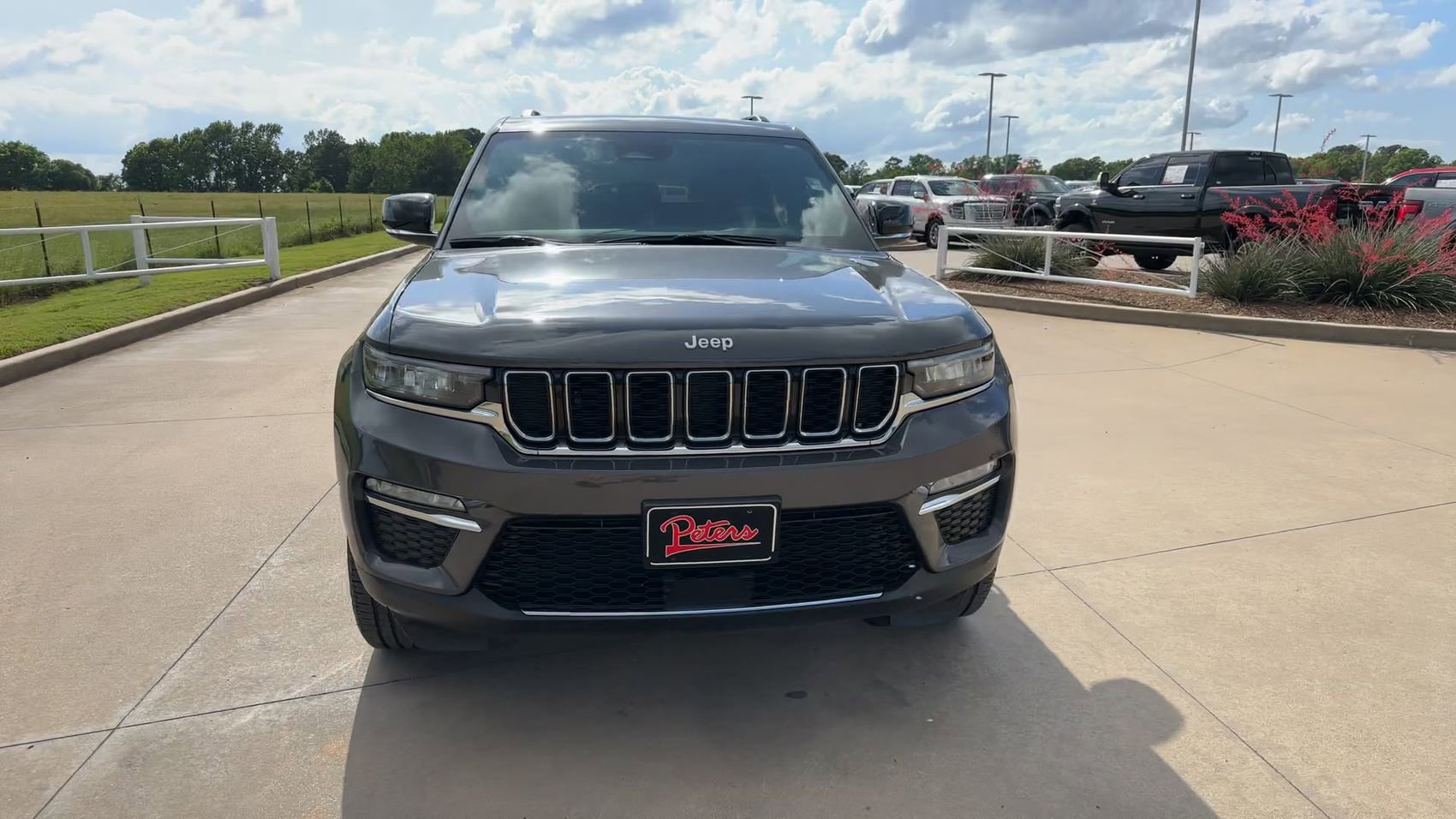 Used 2025 Jeep Grand Cherokee Limited image 2