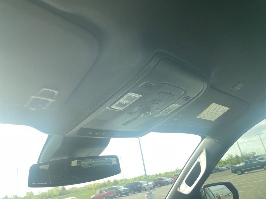 Used 2024 GMC Yukon SLT w/ SLT Luxury Package image 20