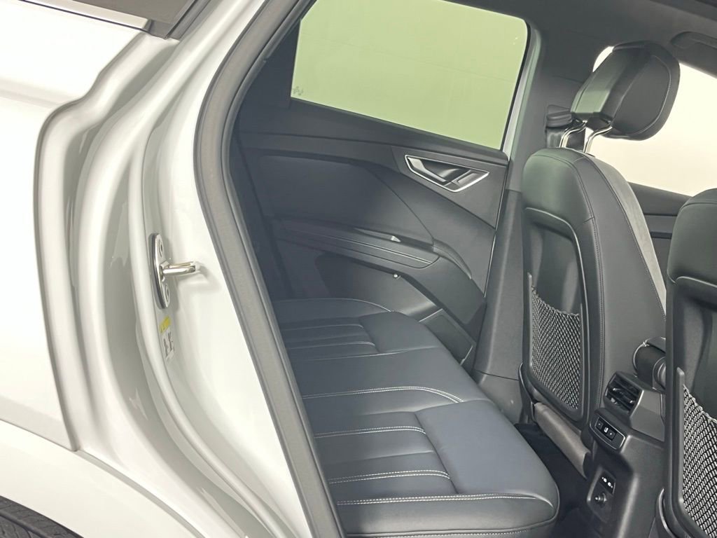 Used 2024 Audi Q4 e-tron Premium Plus w/ Premium Plus image 27