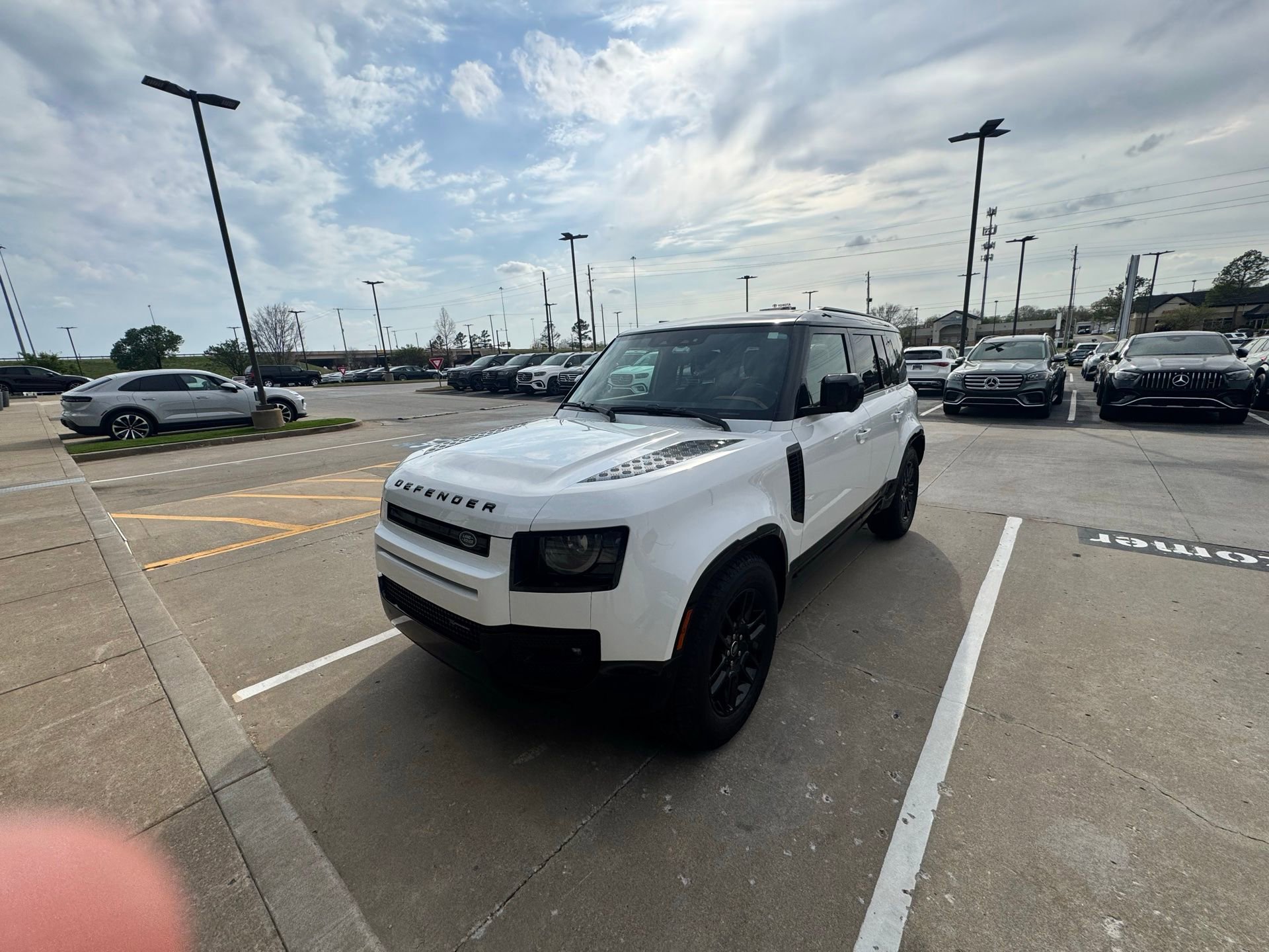 Used 2023 Land Rover Defender 110 X-Dynamic SE image 2