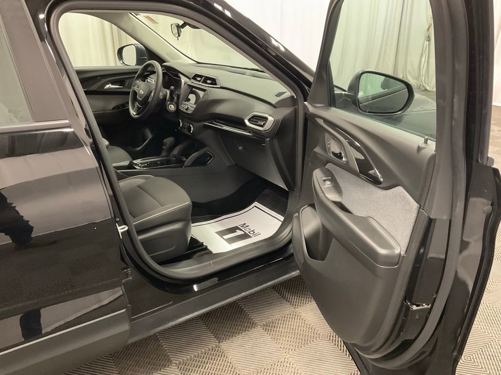 Used 2023 Chevrolet TrailBlazer LS image 18