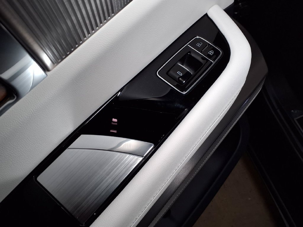New 2027 Cadillac Vistiq Sport AWD/4WD image 11