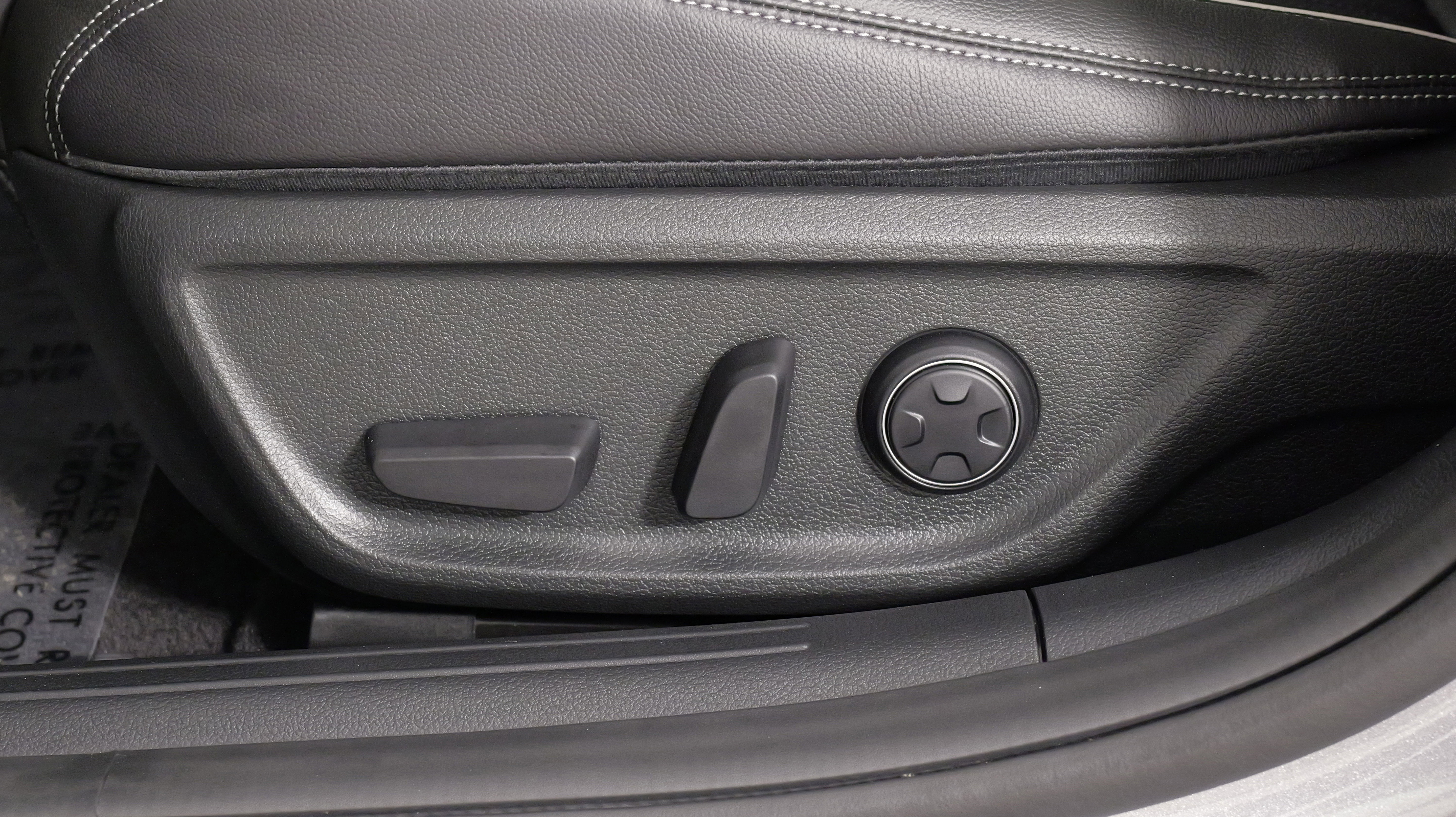 Used 2026 Genesis G70 2.5T Prestige image 38