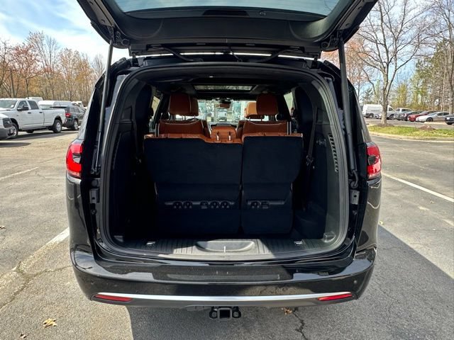 New 2026 Chrysler Pacifica Pinnacle w/ Trailer Tow Group FWD image 12