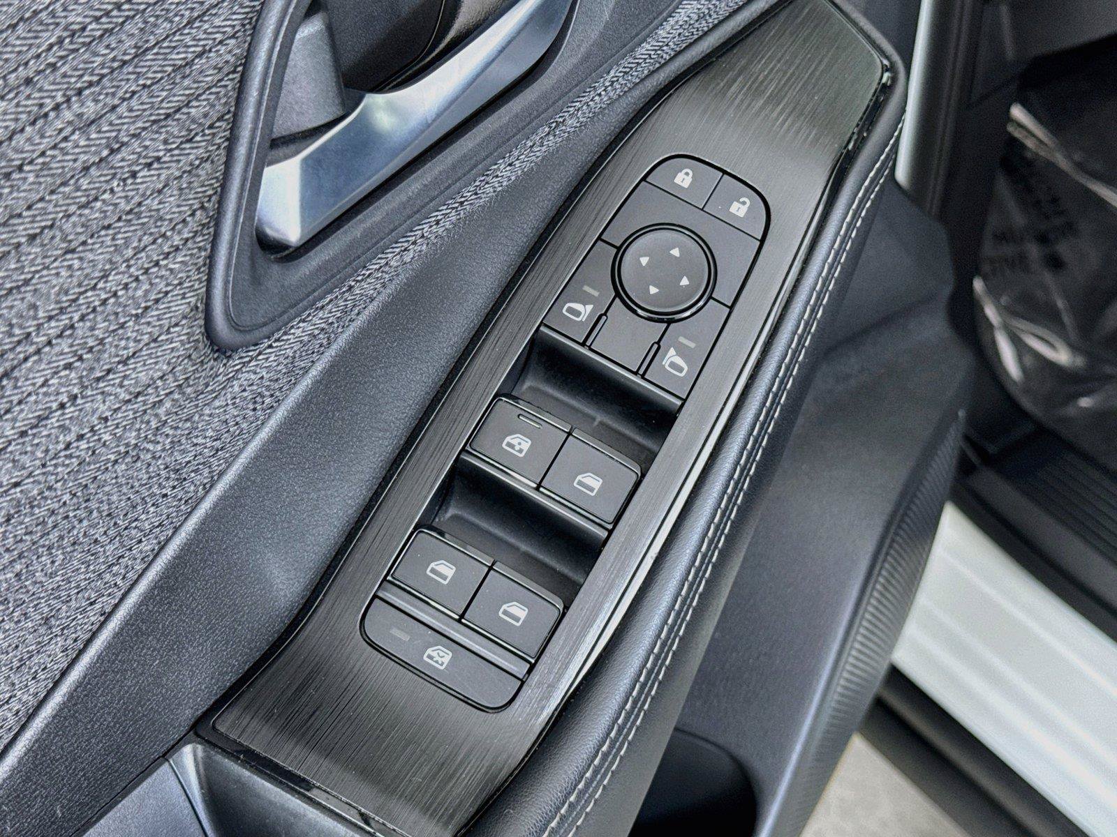 Used 2022 Nissan Rogue SV FWD image 17