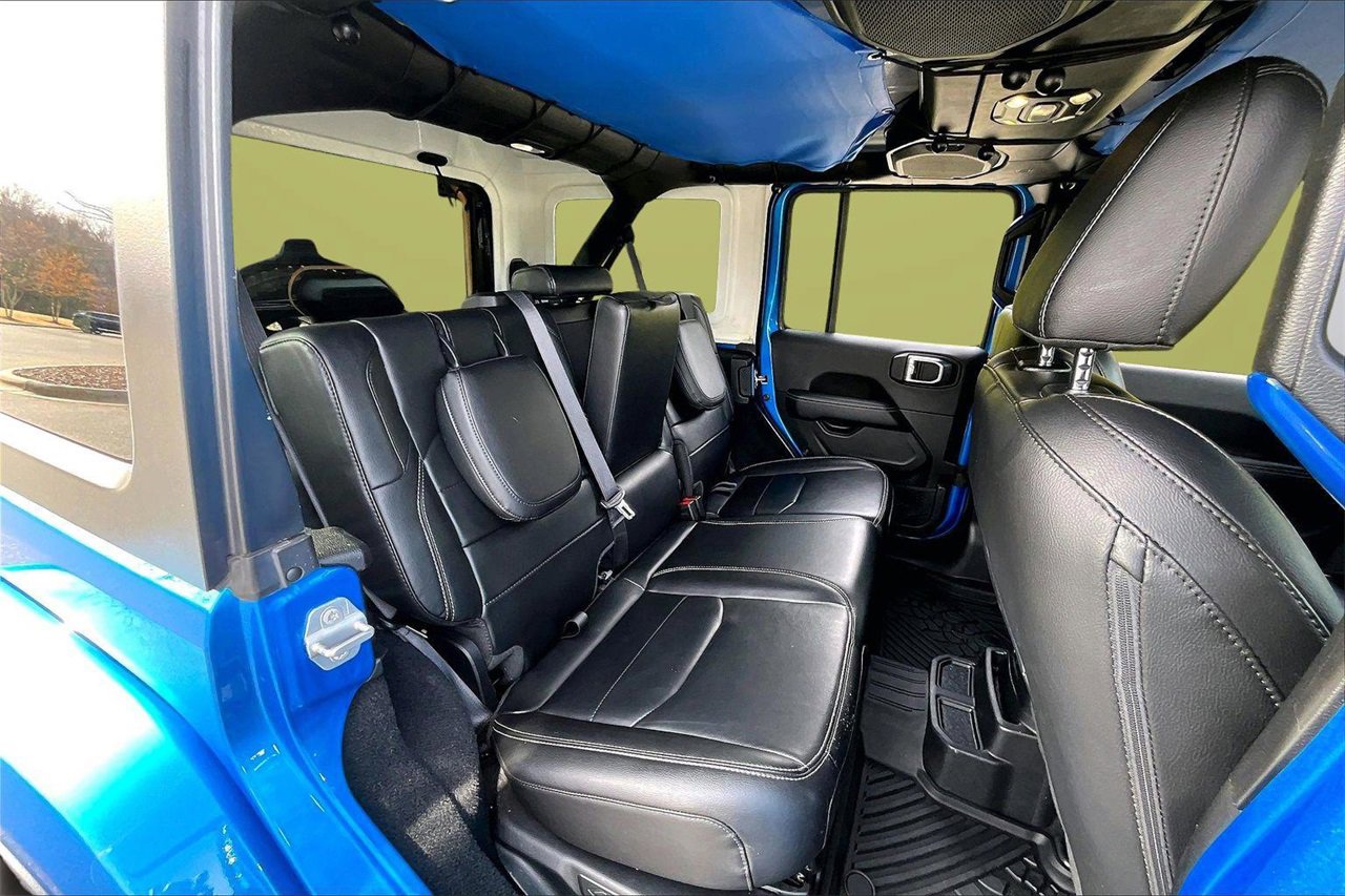 Used 2022 Jeep Wrangler Unlimited Sahara image 23