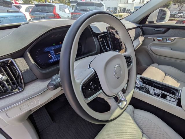 Certified 2025 Volvo XC90 T8 Ultra w/ Lounge Package AWD/4WD image 16
