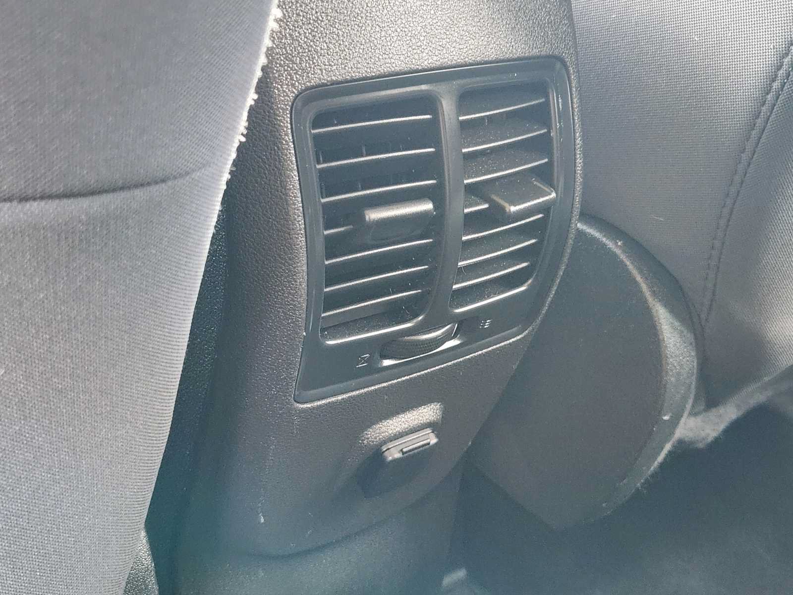 Used 2018 Ford Escape SE w/ SE Sync 3 Package FWD image 27