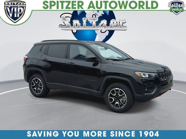 Used 2024 Jeep Compass Trailhawk AWD/4WD image 3
