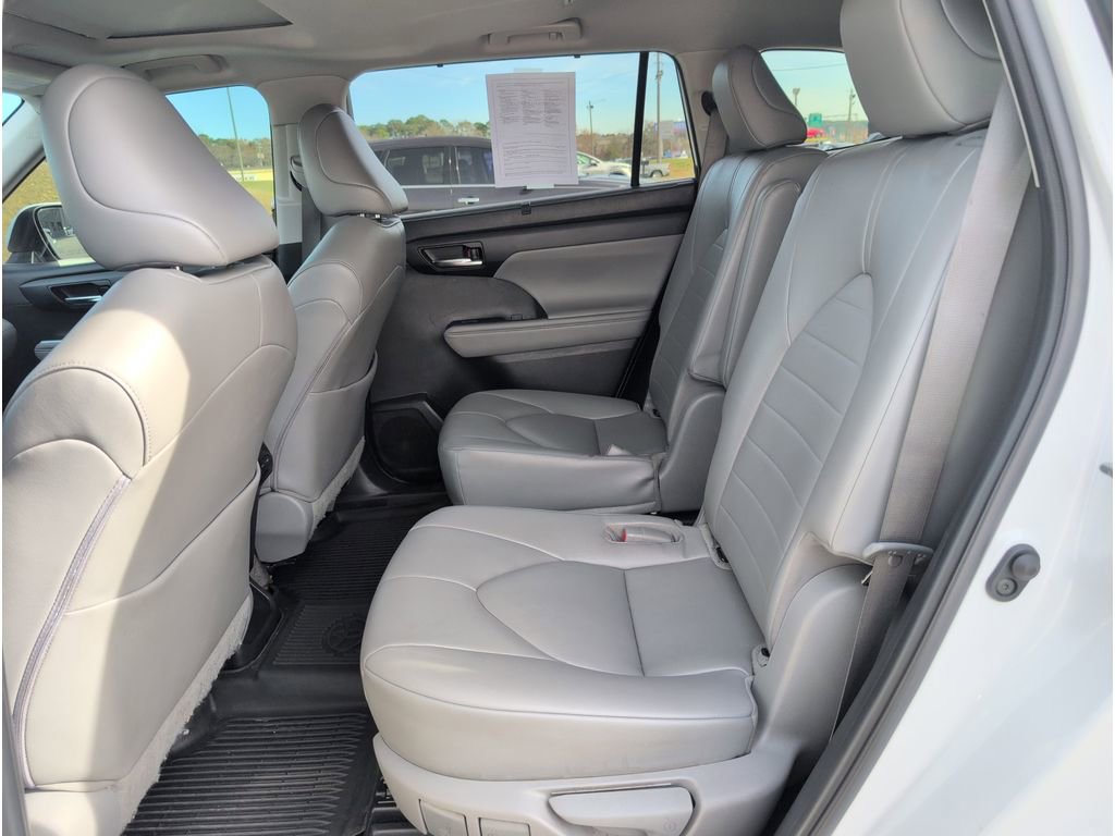 Used 2023 Toyota Highlander XLE image 29