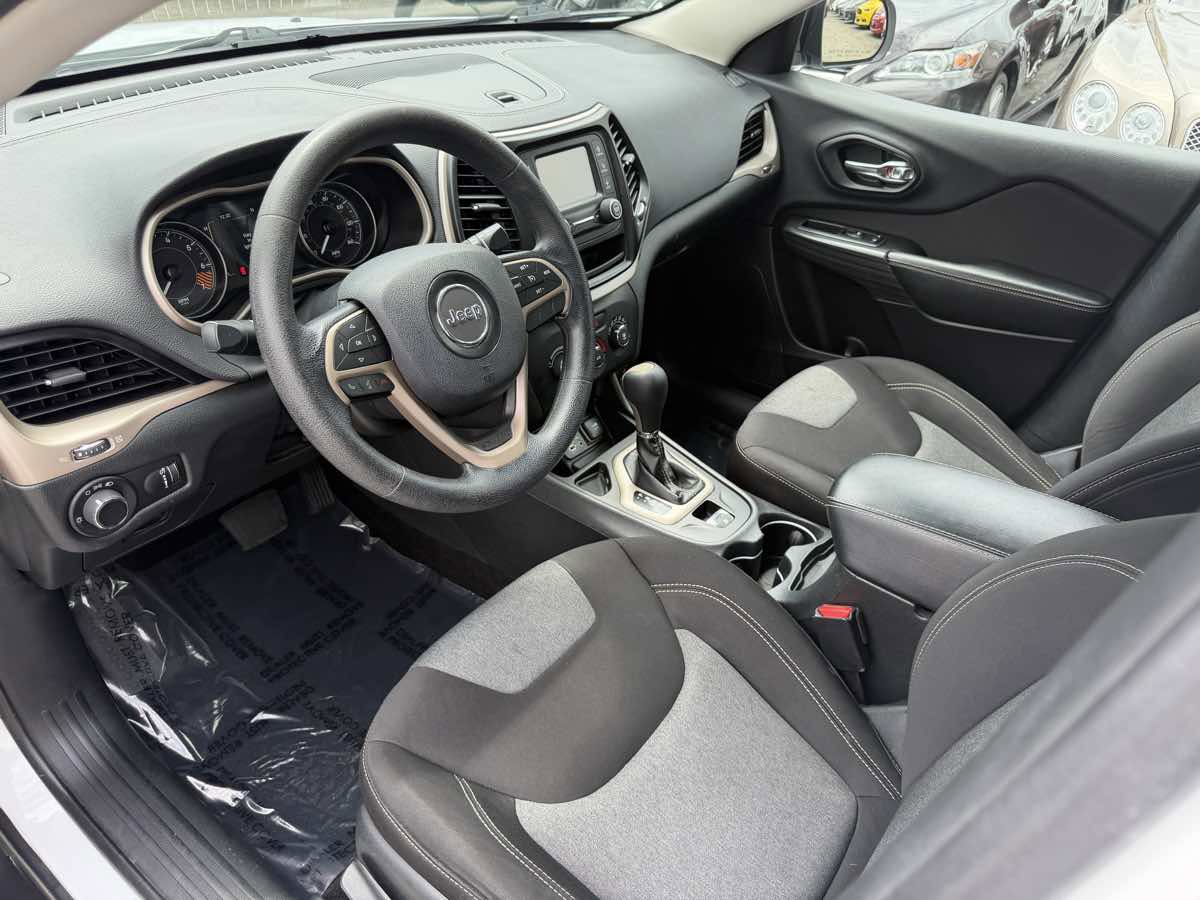 Used 2014 Jeep Cherokee Sport image 9