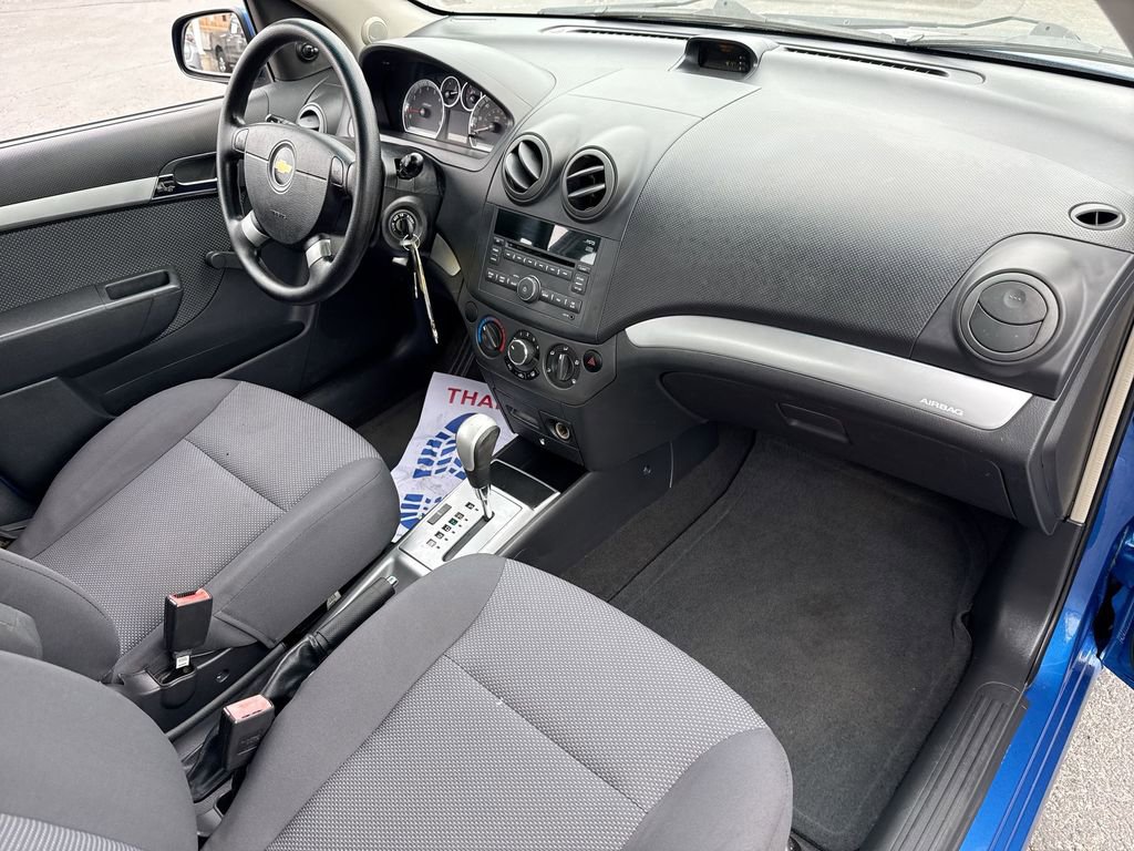 Used 2010 Chevrolet Aveo LT image 27