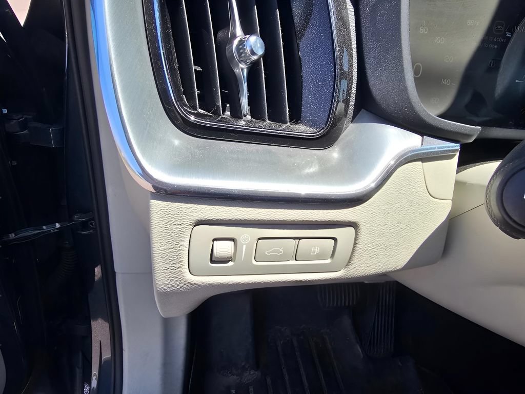Used 2019 Volvo XC60 T8 Momentum w/ Advanced Package AWD/4WD image 23