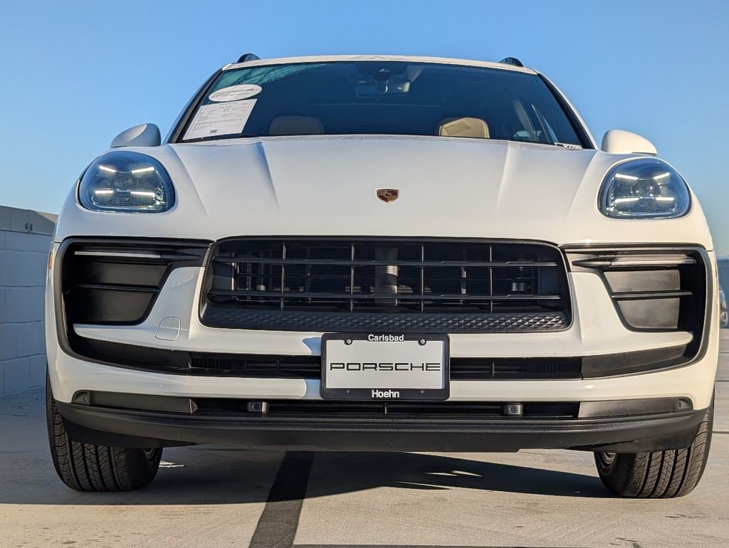 Certified 2022 Porsche Macan image 9