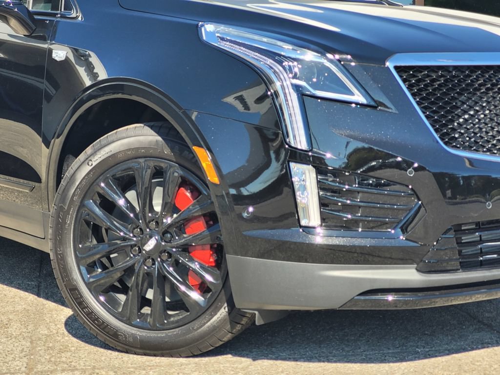 New 2026 Cadillac XT5 Sportv w/ LPO, Onyx Lite Package AWD/4WD image 3