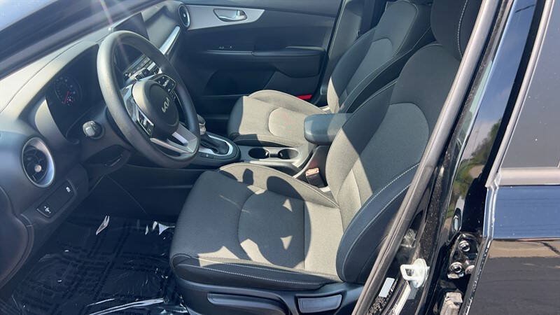 Used 2024 Kia Forte LXS FWD image 14