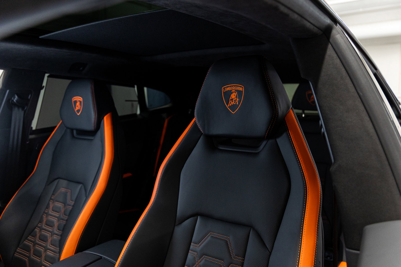 Used 2025 Lamborghini Urus SE image 29