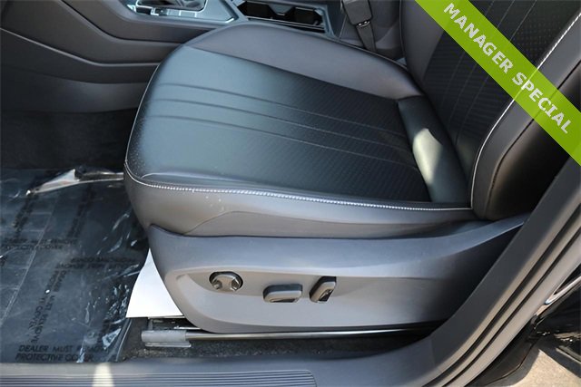 Used 2024 Volkswagen Tiguan SE image 13