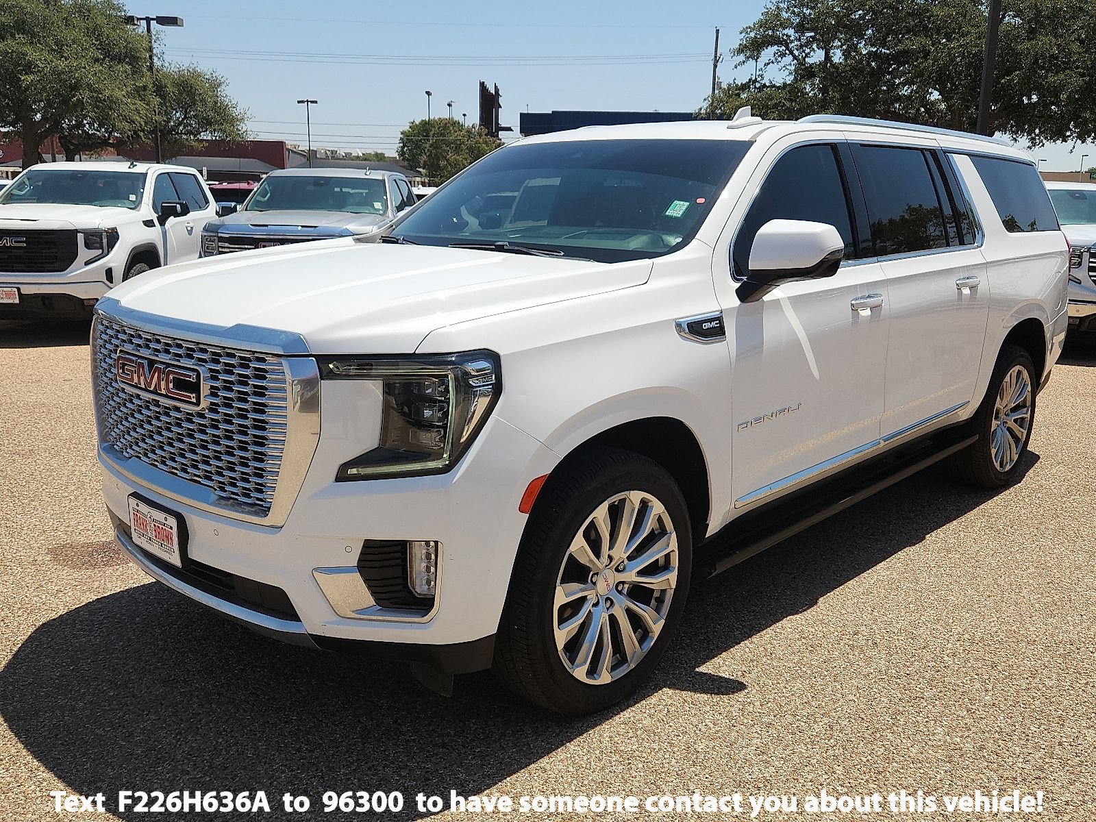 Used 2022 GMC Yukon XL Denali RWD image 1