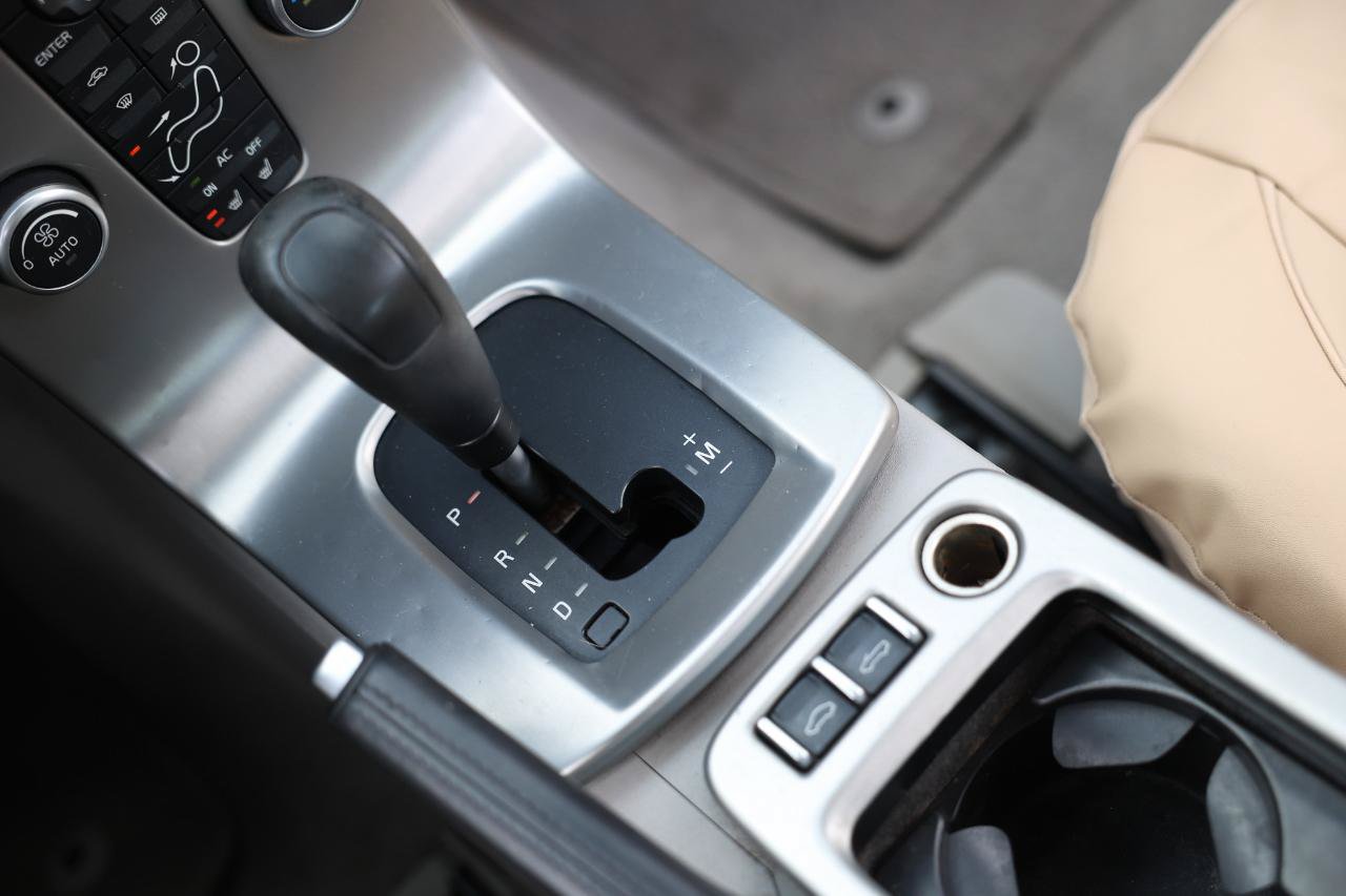 Used 2008 Volvo C70 T5 FWD image 37